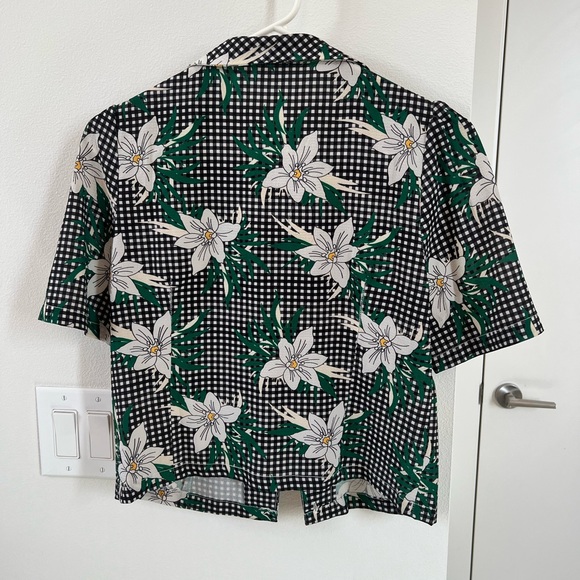 Black and white gingham button up top with white, green and yellow flowers - Picture 2 of 3